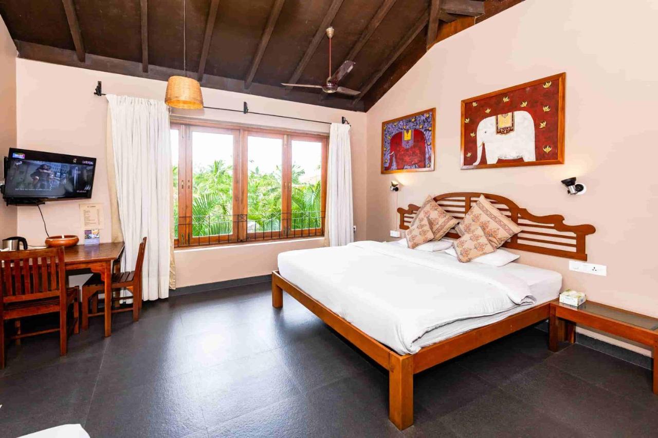 Fiesta Beach Resort Baga Bagian luar foto