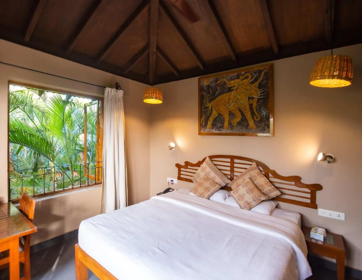 Fiesta Beach Resort Baga Bagian luar foto