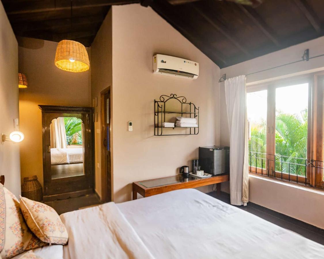 Fiesta Beach Resort Baga Bagian luar foto