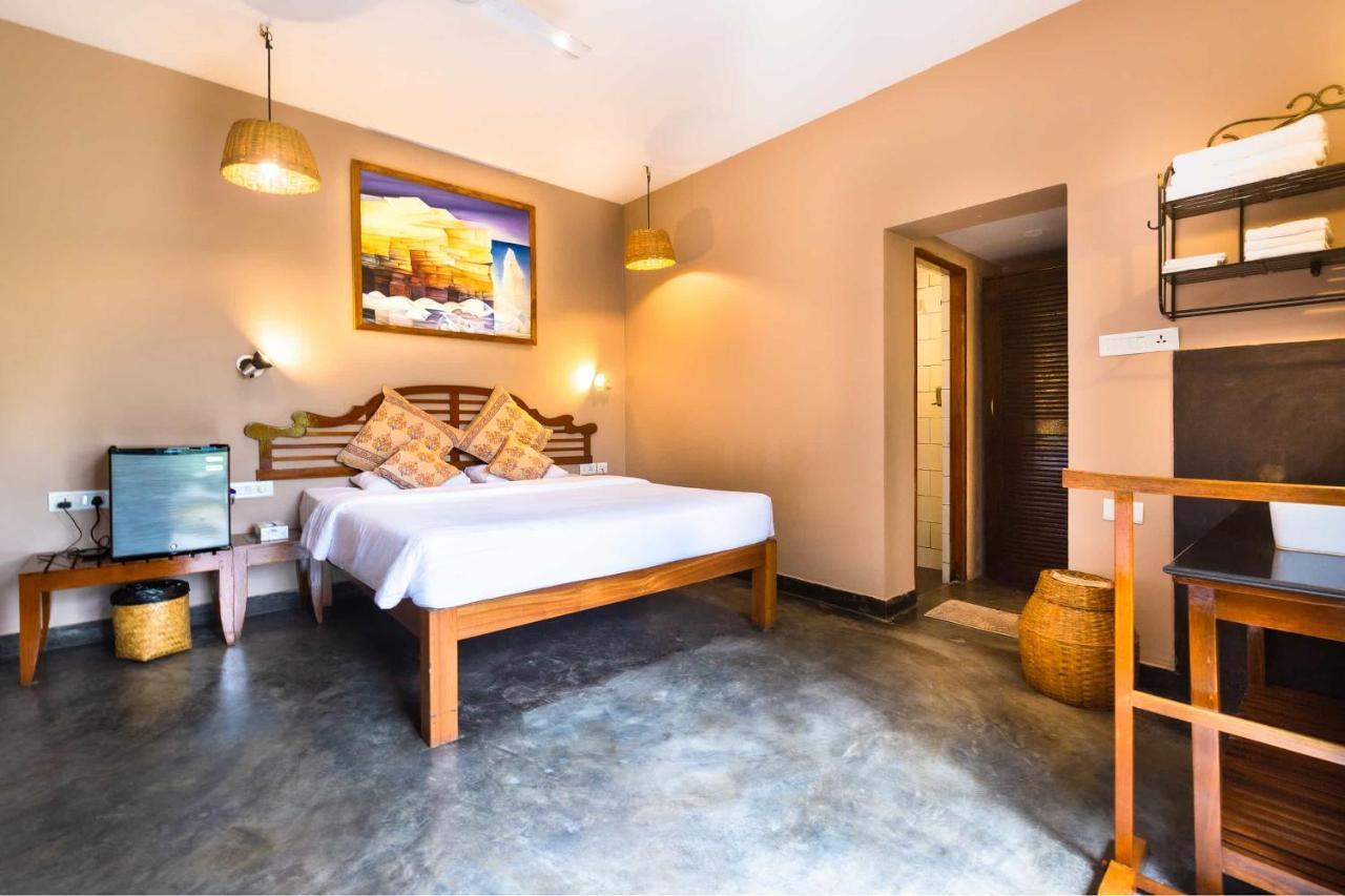 Fiesta Beach Resort Baga Bagian luar foto