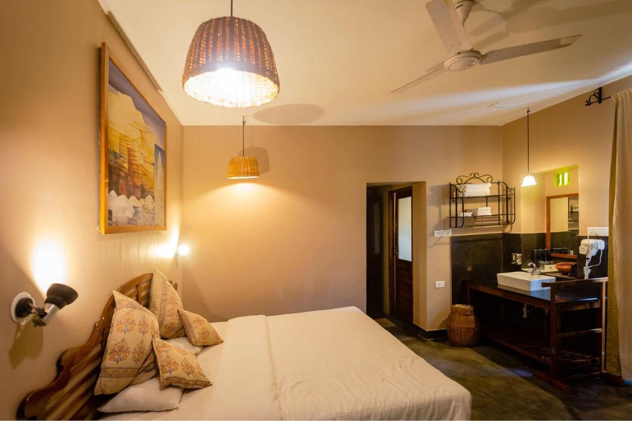 Fiesta Beach Resort Baga Bagian luar foto