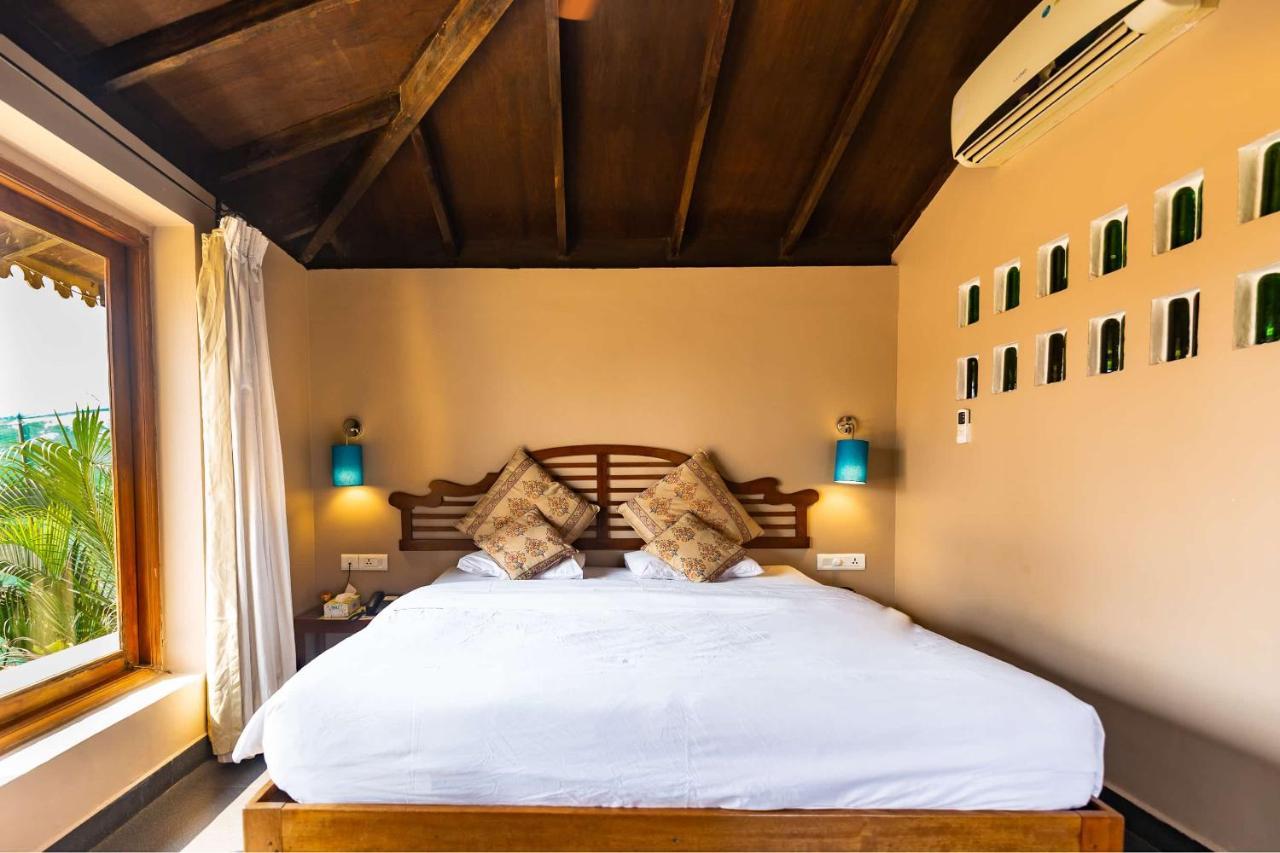Fiesta Beach Resort Baga Bagian luar foto
