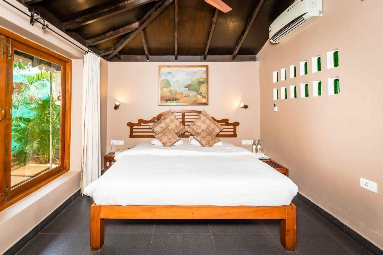 Fiesta Beach Resort Baga Bagian luar foto