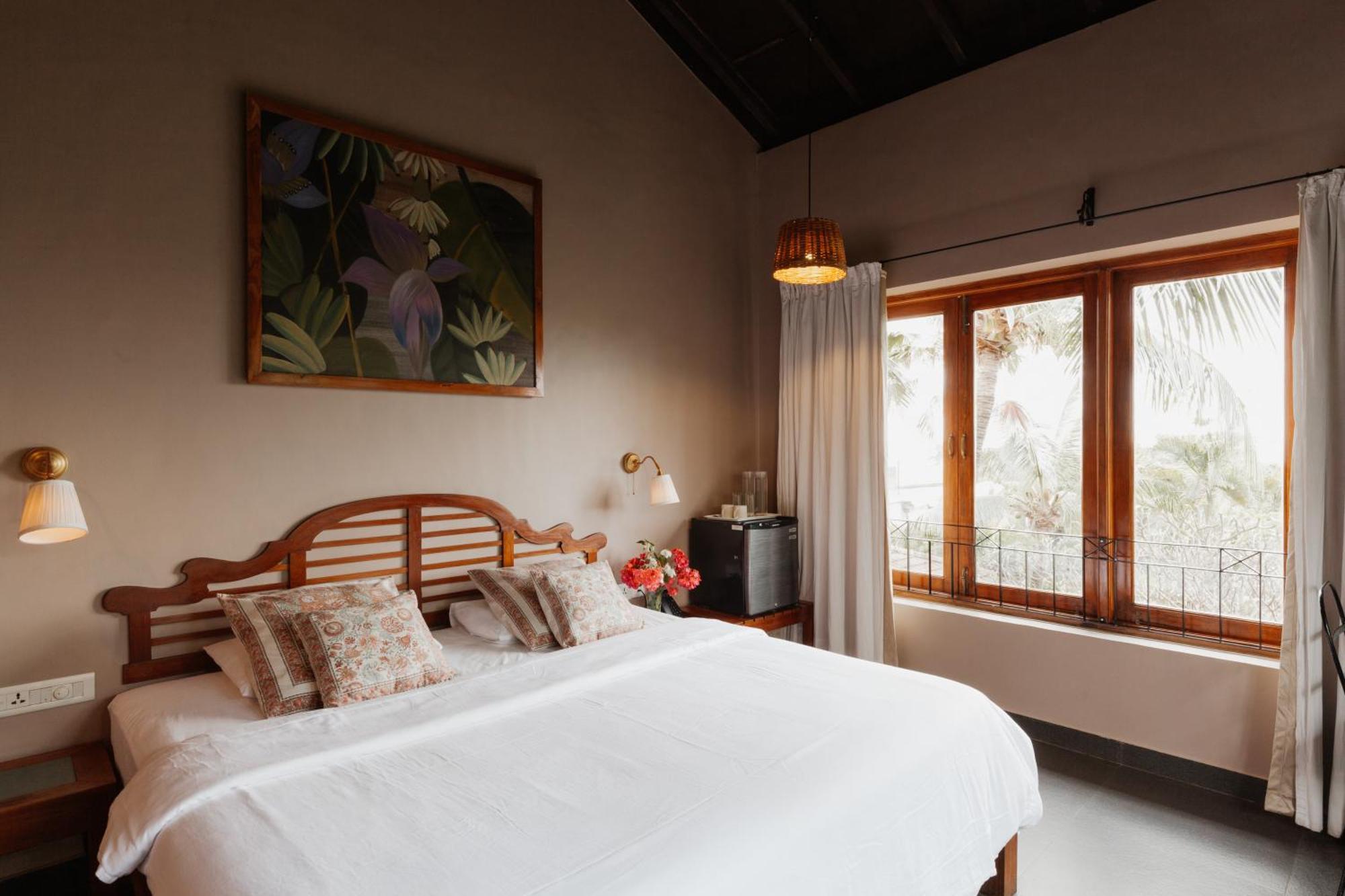 Fiesta Beach Resort Baga Bagian luar foto