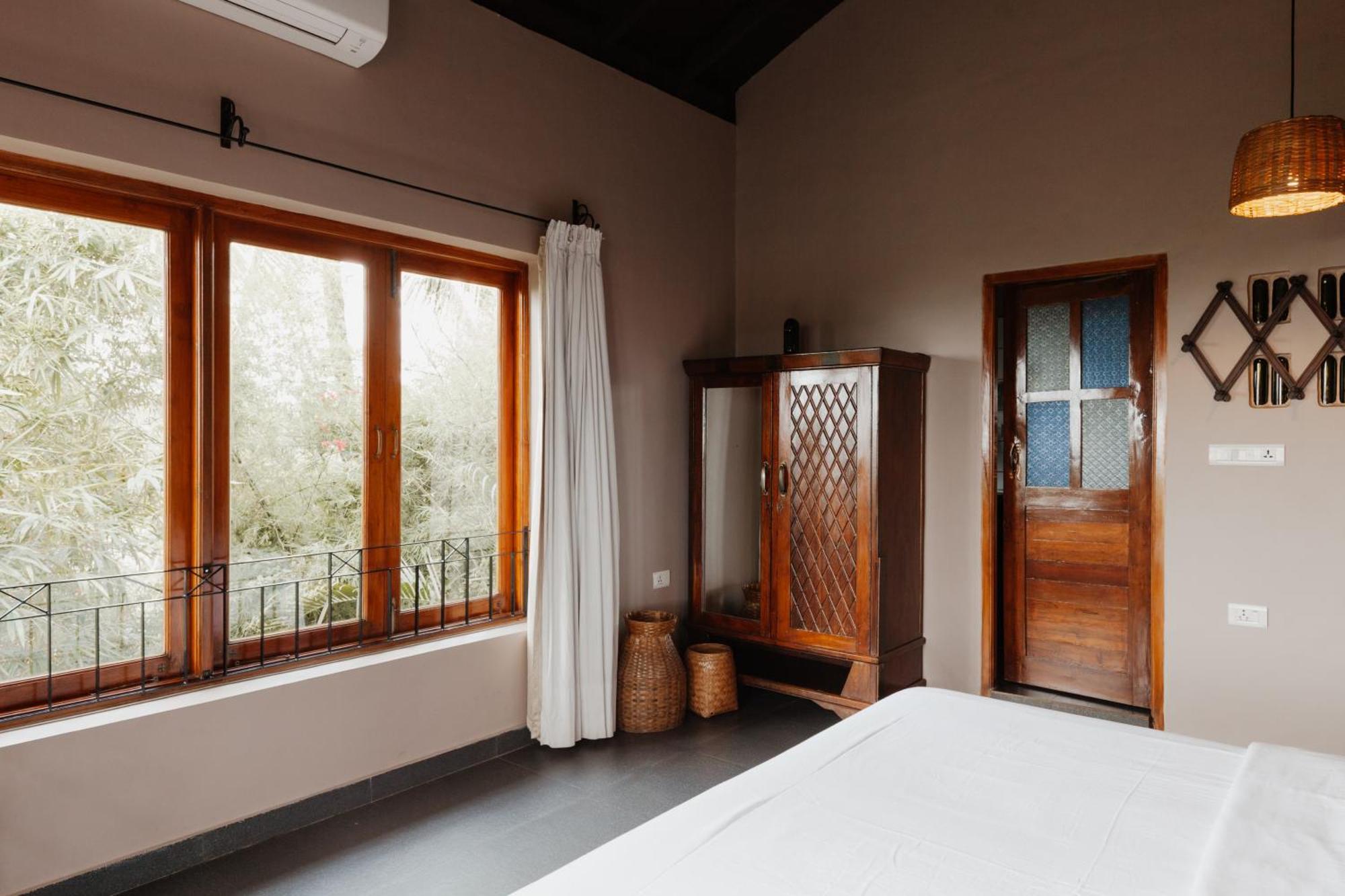 Fiesta Beach Resort Baga Bagian luar foto