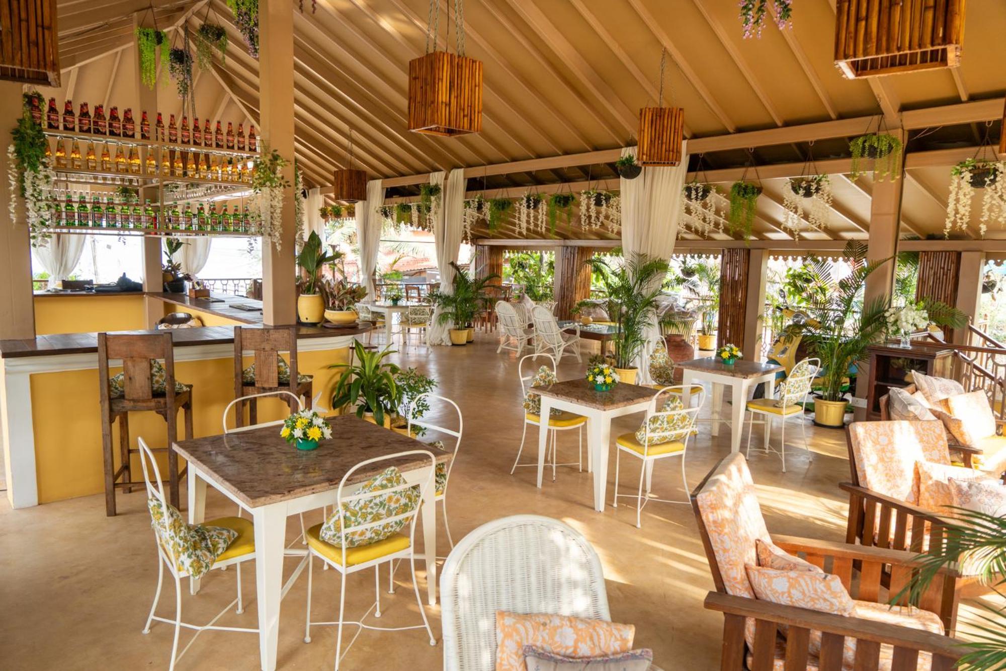 Fiesta Beach Resort Baga Bagian luar foto