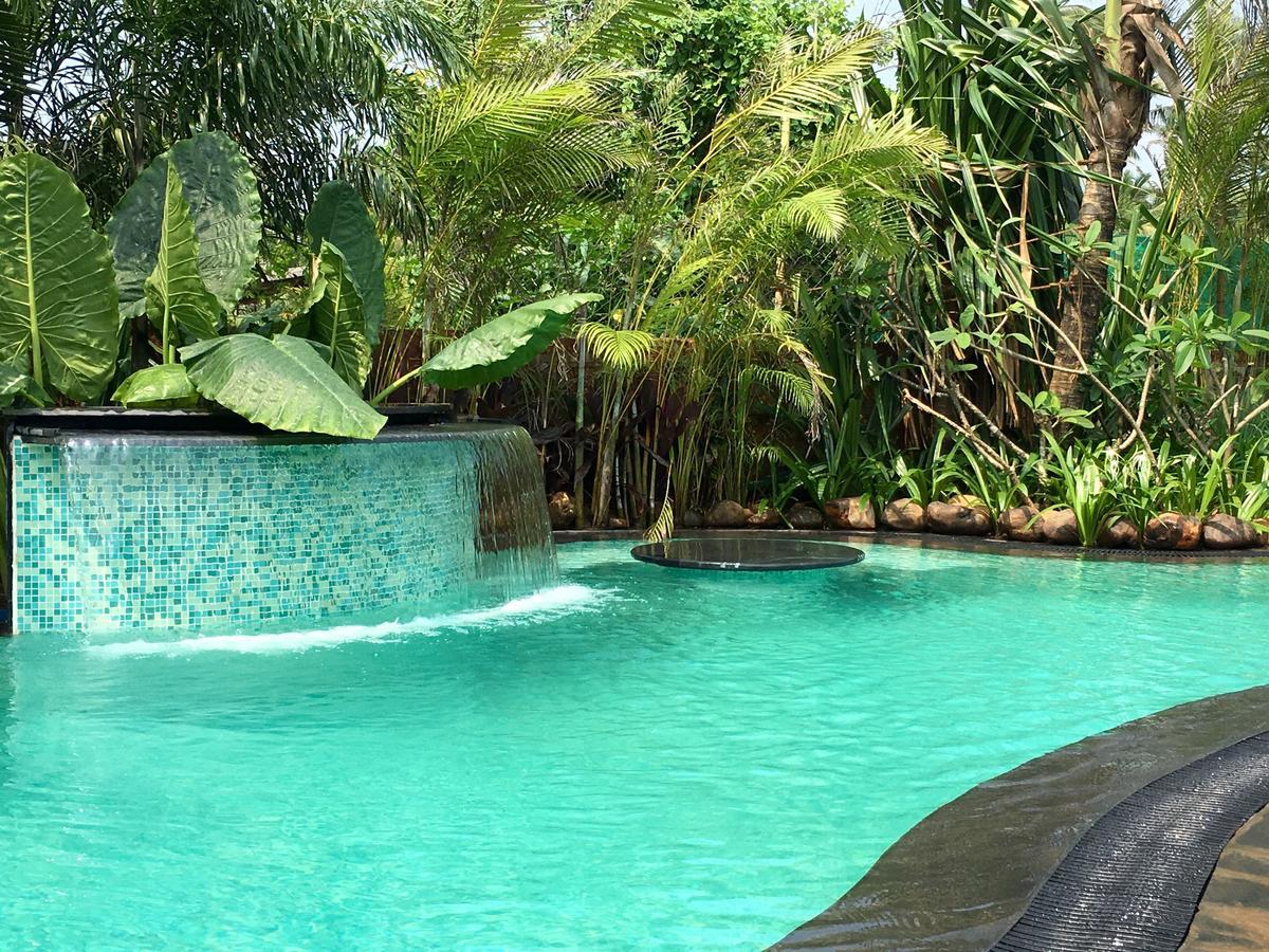 Fiesta Beach Resort Baga Bagian luar foto