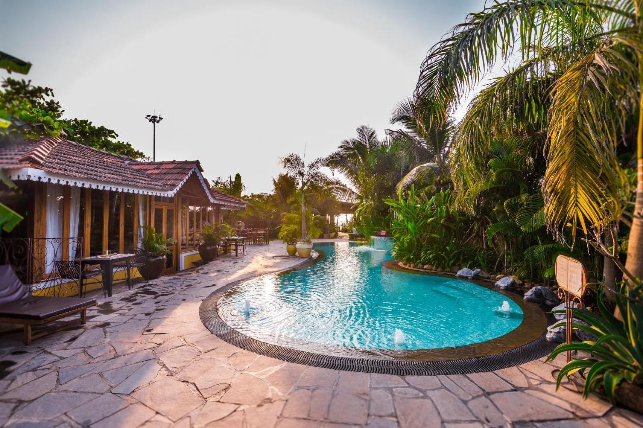 Fiesta Beach Resort Baga Bagian luar foto