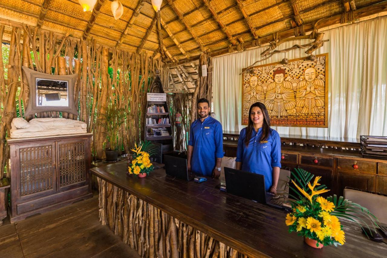 Fiesta Beach Resort Baga Bagian luar foto
