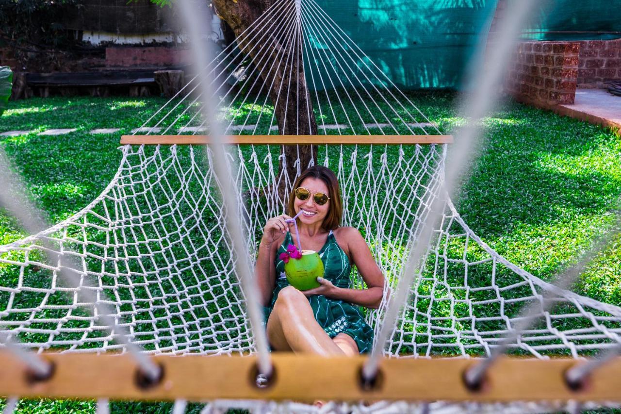 Fiesta Beach Resort Baga Bagian luar foto